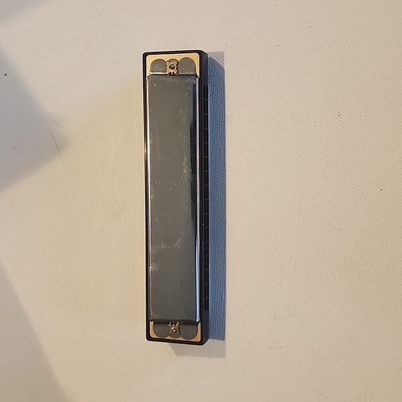 Harmonica with metal box and book - Picture 3 of 9